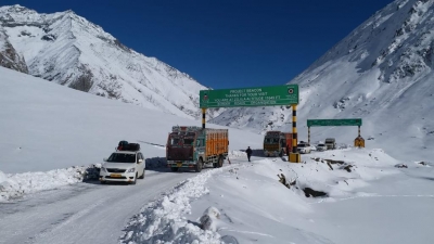 Kashmir, Ladakh on way to remain connected; Sgr-Leh highway open in Jan for first time in 70 years | Kashmir, Ladakh on way to remain connected; Sgr-Leh highway open in Jan for first time in 70 years