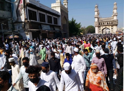 Protest, shutdown in old Hyderabad over attack on Owaisi | Protest, shutdown in old Hyderabad over attack on Owaisi
