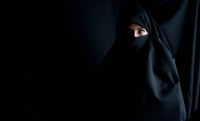 Burqa-clad girl turned away from nationalised bank in Bihar's Begusarai | Burqa-clad girl turned away from nationalised bank in Bihar's Begusarai