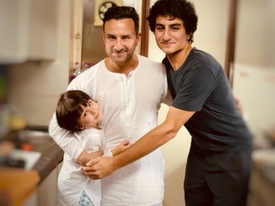Kareena Kapoor shares pic of her 'favourite boys' | Kareena Kapoor shares pic of her 'favourite boys'