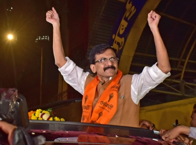 After 'illegal' arrest and 101 days in jail, Sanjay Raut walks out to hero's welcome | After 'illegal' arrest and 101 days in jail, Sanjay Raut walks out to hero's welcome