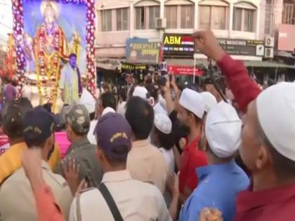 Setting example of communal harmony, Muslims shower flowers on Hanuman Jayanti procession in Bhopal | Setting example of communal harmony, Muslims shower flowers on Hanuman Jayanti procession in Bhopal