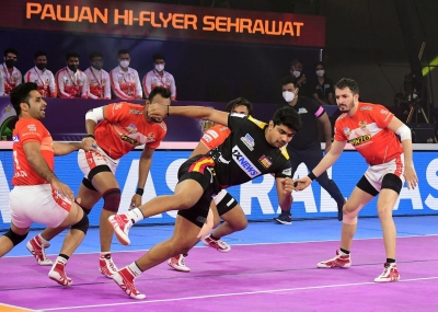 PKL 8: Bengaluru Bulls defeat Gujarat Giants, enter into semis | PKL 8: Bengaluru Bulls defeat Gujarat Giants, enter into semis