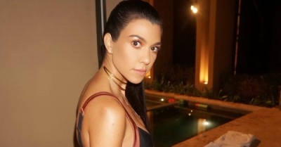 Kourtney wears mask in Paris as COVID-19 spreads | Kourtney wears mask in Paris as COVID-19 spreads Kourtney wears mask in Paris as COVID-19 spreads | Kourtney wears mask in Paris as COVID-19 spreads