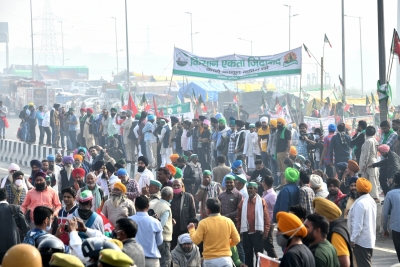 Farmers claim success, Bandh evokes mixed response across country | Farmers claim success, Bandh evokes mixed response across country Farmers claim success, Bandh evokes mixed response across country | Farmers claim success, Bandh evokes mixed response across country