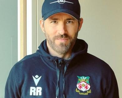 Ryan Reynolds gets mistaken for Ben Affleck | Ryan Reynolds gets mistaken for Ben Affleck Ryan Reynolds gets mistaken for Ben Affleck | Ryan Reynolds gets mistaken for Ben Affleck