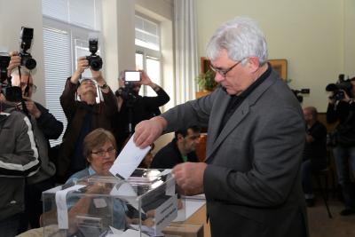 Bulgaria votes in early parliamentary polls | Bulgaria votes in early parliamentary polls