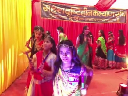 Visually challenged girls perform garba on Durgashtami in MP | Visually challenged girls perform garba on Durgashtami in MP