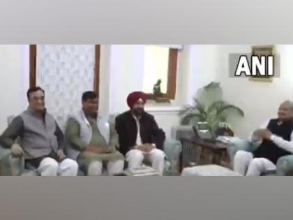 Punjab CM Charanjit Singh Channi meets Rajasthan CM Ashok Gehlot | Punjab CM Charanjit Singh Channi meets Rajasthan CM Ashok Gehlot