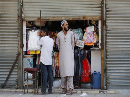 Pak traders defy govt's COVID-19 rules, vow to keep businesses open till Eid | Pak traders defy govt's COVID-19 rules, vow to keep businesses open till Eid