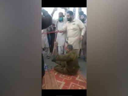 Pakistan: TLP 'goons' force policemen to chant religious slogans, activist terms it state failure | Pakistan: TLP 'goons' force policemen to chant religious slogans, activist terms it state failure