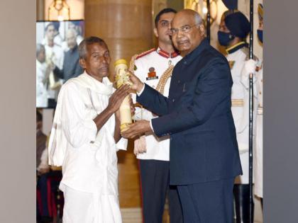 Meet orange vendor from Karnataka who received Padma Shri for contribution in rural education | Meet orange vendor from Karnataka who received Padma Shri for contribution in rural education