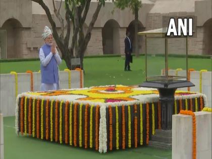 India at 75: PM Modi pays tribute to Mahatma Gandhi at Rajghat | India at 75: PM Modi pays tribute to Mahatma Gandhi at Rajghat India at 75: PM Modi pays tribute to Mahatma Gandhi at Rajghat | India at 75: PM Modi pays tribute to Mahatma Gandhi at Rajghat