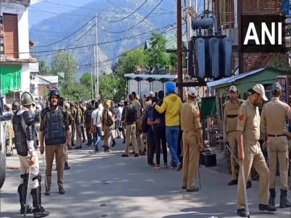 Heavy security forces deployed in Jammu's Bhaderwah town after tensions prevailed over social media posts | Heavy security forces deployed in Jammu's Bhaderwah town after tensions prevailed over social media posts