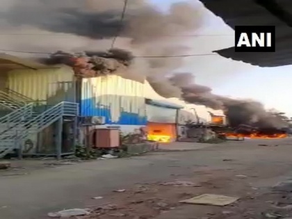 Fire breaks out in Maharashtra's thermocol factory | Fire breaks out in Maharashtra's thermocol factory