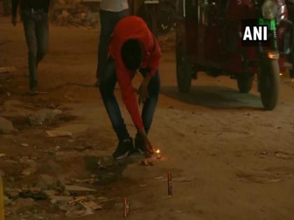 People in Delhi burst firecrackers, violate NGT ban on Diwali | People in Delhi burst firecrackers, violate NGT ban on Diwali People in Delhi burst firecrackers, violate NGT ban on Diwali | People in Delhi burst firecrackers, violate NGT ban on Diwali