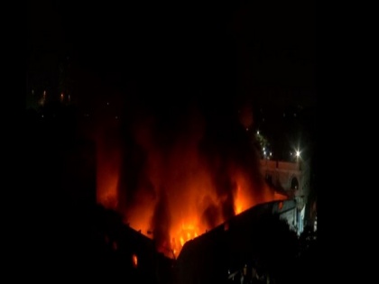 Kolkata: Massive fire breaks out at tannery | Kolkata: Massive fire breaks out at tannery
