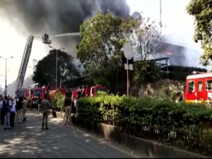 Fire breaks out at Surat's textile mill, no causalities reported | Fire breaks out at Surat's textile mill, no causalities reported