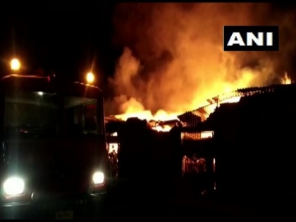 Maha: Fire breaks out at godown in Bhiwandi, fire tenders on spot | Maha: Fire breaks out at godown in Bhiwandi, fire tenders on spot