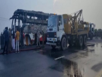 One killed, 3 injured in accident on Lucknow-Agra Expressway | One killed, 3 injured in accident on Lucknow-Agra Expressway