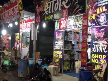 Indore district administration permits bursting of green crackers | Indore district administration permits bursting of green crackers