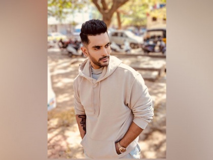 Angad Bedi's first look as Robin from 'The Zoya Factor' out! | Angad Bedi's first look as Robin from 'The Zoya Factor' out!