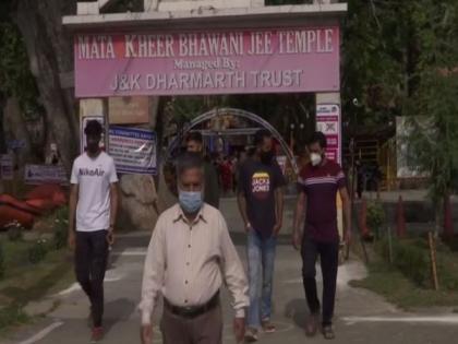 Kashmiri Pandits celebrate Jyeshtha Ashtami at Kheer Bhawani temple, observe COVID-19 norms | Kashmiri Pandits celebrate Jyeshtha Ashtami at Kheer Bhawani temple, observe COVID-19 norms