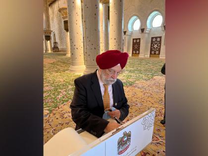 Hardeep Singh Puri visits Sheikh Zayed Grand Mosque in Abu Dhabi during second day of UAE visit | Hardeep Singh Puri visits Sheikh Zayed Grand Mosque in Abu Dhabi during second day of UAE visit