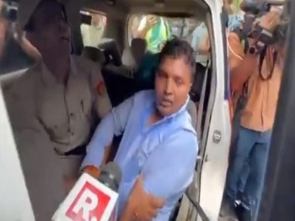 Youth Cong's Srinivas manhandled by cops, Delhi Police assure disciplinary action | Youth Cong's Srinivas manhandled by cops, Delhi Police assure disciplinary action