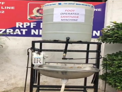 'Foot-operated sanitiser machine' at Delhi's Nizamuddin RPF Post to prevent COVID-19 | 'Foot-operated sanitiser machine' at Delhi's Nizamuddin RPF Post to prevent COVID-19