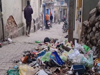 Sweepers' strike cause hygiene havoc in Jammu-Kashmir's Doda | Sweepers' strike cause hygiene havoc in Jammu-Kashmir's Doda