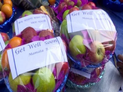 COVID patients in Kolkata given fruit basket with 'Get Well Soon' message from Mamata Banerjee | COVID patients in Kolkata given fruit basket with 'Get Well Soon' message from Mamata Banerjee