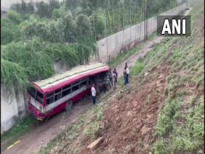 Bus falls off flyover in UP's Aligarh; 1 dead, several injured | Bus falls off flyover in UP's Aligarh; 1 dead, several injured
