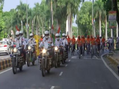 Delhi: CP Sanjay Arora, silver medallist Tulika Mann flag off 'Tiranga Cycle Rally' | Delhi: CP Sanjay Arora, silver medallist Tulika Mann flag off 'Tiranga Cycle Rally'