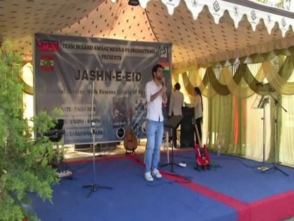 J-K: Jashn-e-Eid musical event held in Srinagar's Dal Lake | J-K: Jashn-e-Eid musical event held in Srinagar's Dal Lake