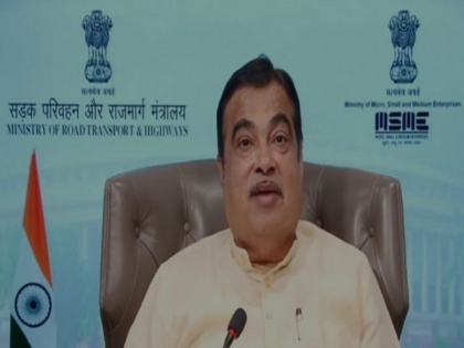 Cement factories exploiting market situation, says Gadkari | Cement factories exploiting market situation, says Gadkari