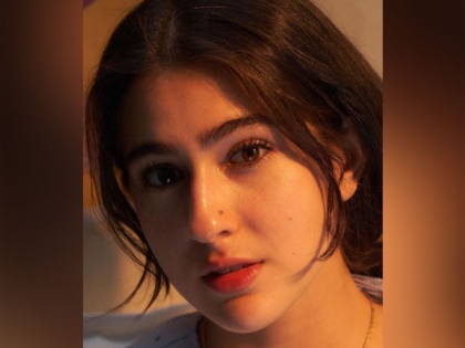 Sara Ali Khan sends Eid wishes to fans with priceless family picture | Sara Ali Khan sends Eid wishes to fans with priceless family picture