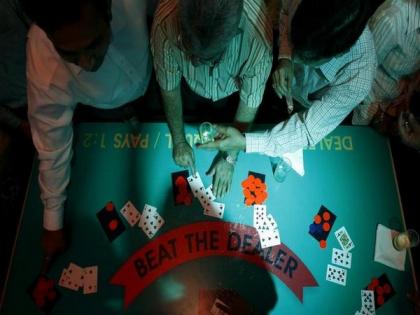 8 alleged gamblers held by Delhi Police from Sec-16 Rohini | 8 alleged gamblers held by Delhi Police from Sec-16 Rohini