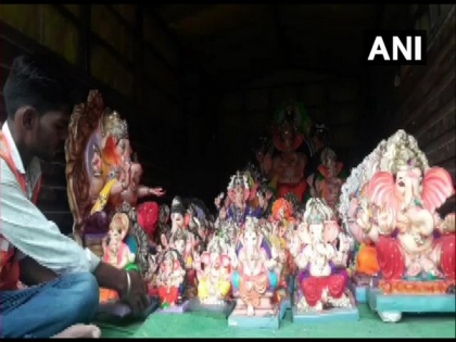 Latur: Devotees donate Ganpati idols to district administration for recycling | Latur: Devotees donate Ganpati idols to district administration for recycling