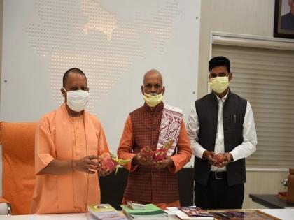 Gaya Singh, dragon fruit cultivator in Uttar Pradesh meets Chief Minister Yogi Adityanath | Gaya Singh, dragon fruit cultivator in Uttar Pradesh meets Chief Minister Yogi Adityanath Gaya Singh, dragon fruit cultivator in Uttar Pradesh meets Chief Minister Yogi Adityanath | Gaya Singh, dragon fruit cultivator in Uttar Pradesh meets Chief Minister Yogi Adityanath