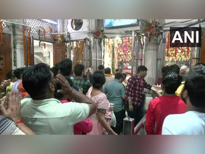 Devotees throng temples as they celebrate Sawan Somwar | Devotees throng temples as they celebrate Sawan Somwar