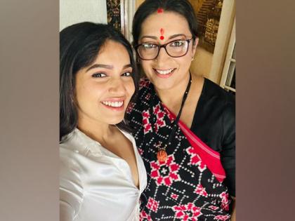 Bhumi Pednekar gets together with Smriti Irani, shares selfie | Bhumi Pednekar gets together with Smriti Irani, shares selfie