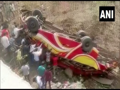 MP: At least 5 killed, 47 injured after bus falls into gorge near Indore-Khandwa road | MP: At least 5 killed, 47 injured after bus falls into gorge near Indore-Khandwa road