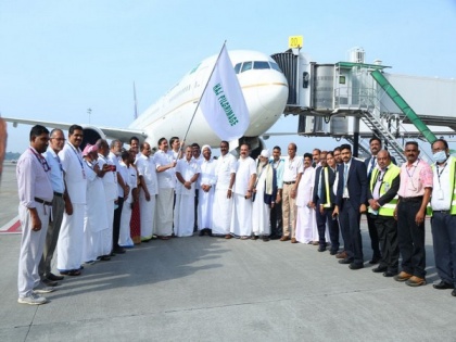 Hajj pilgrimage: First flight departs with 377 pilgrims from Kochi | Hajj pilgrimage: First flight departs with 377 pilgrims from Kochi