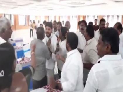 Brawl erupts between YSRCP councillors in Andhra's Kadapa | Brawl erupts between YSRCP councillors in Andhra's Kadapa