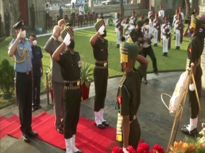 Republic Day: TN Governor lays wreath at War Memorial in Chennai | Republic Day: TN Governor lays wreath at War Memorial in Chennai