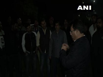 UP polls: SP candidate ditches binoculars, continues vigil overnight closer to EVM strongroom | UP polls: SP candidate ditches binoculars, continues vigil overnight closer to EVM strongroom