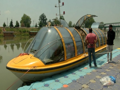 J-K govt imports first luxury boat to revive water transport on Jhelum | J-K govt imports first luxury boat to revive water transport on Jhelum