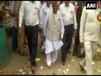Shoes of BJP MLA stolen in UP's Agra | Shoes of BJP MLA stolen in UP's Agra