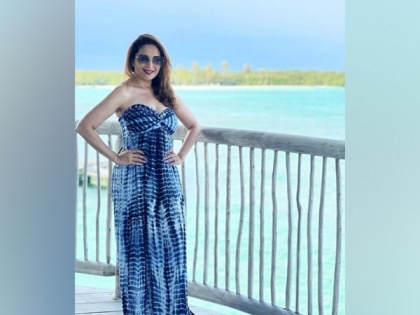 Madhuri Dixit shares gratitude post with mesmerizing picture from her island getaway | Madhuri Dixit shares gratitude post with mesmerizing picture from her island getaway